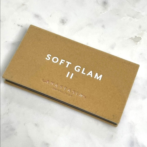 a Beverly Hills Soft Glam II Mini Eyeshadow Palette